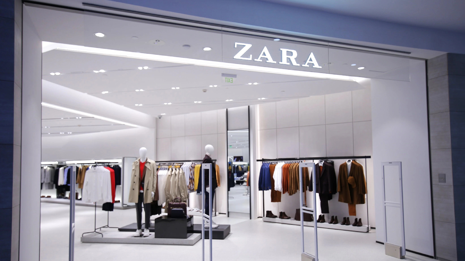 Магазины Zara откроются в России под новым названием через 10 дней