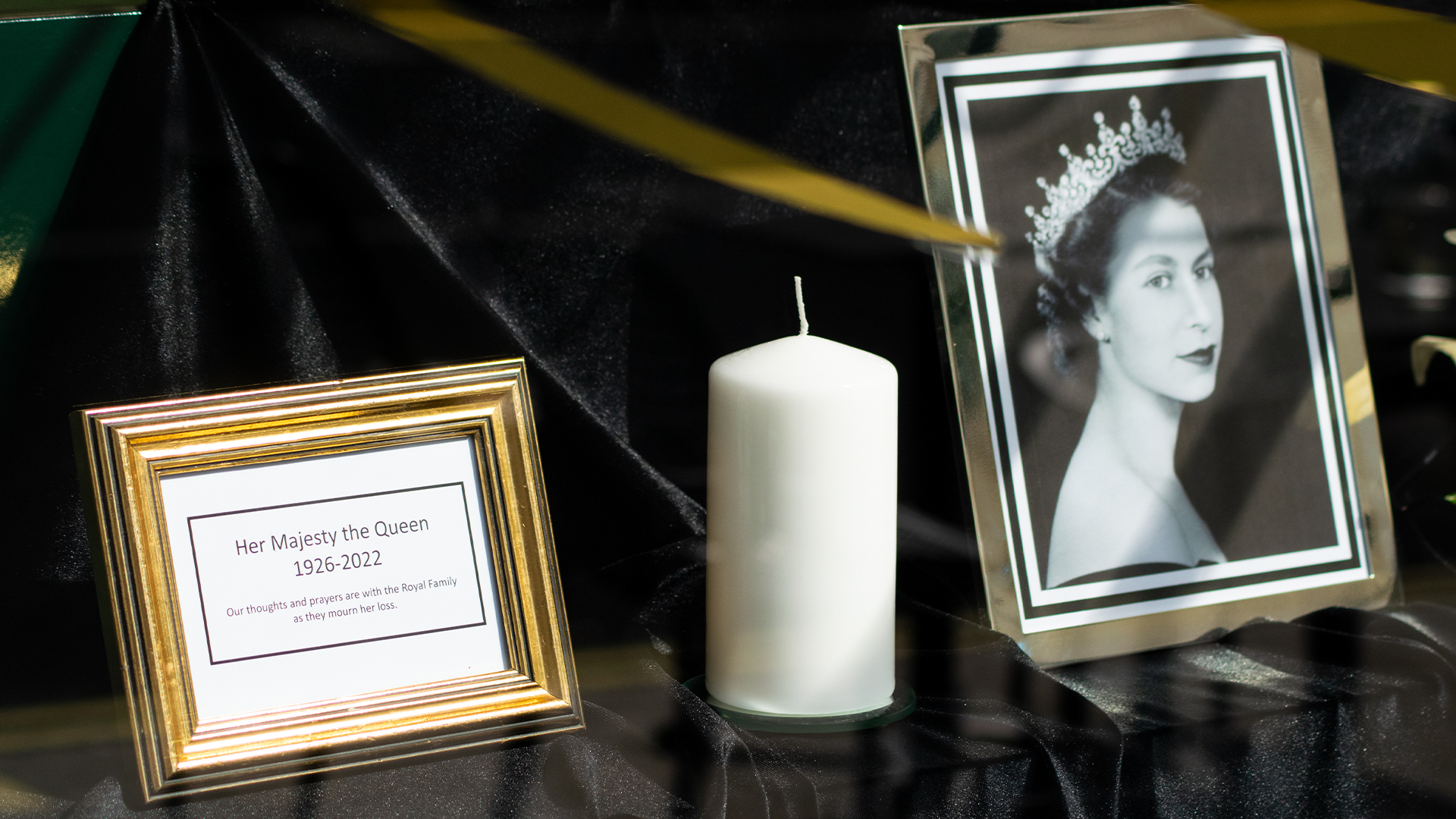 Candle display for Queen Elizabeth II