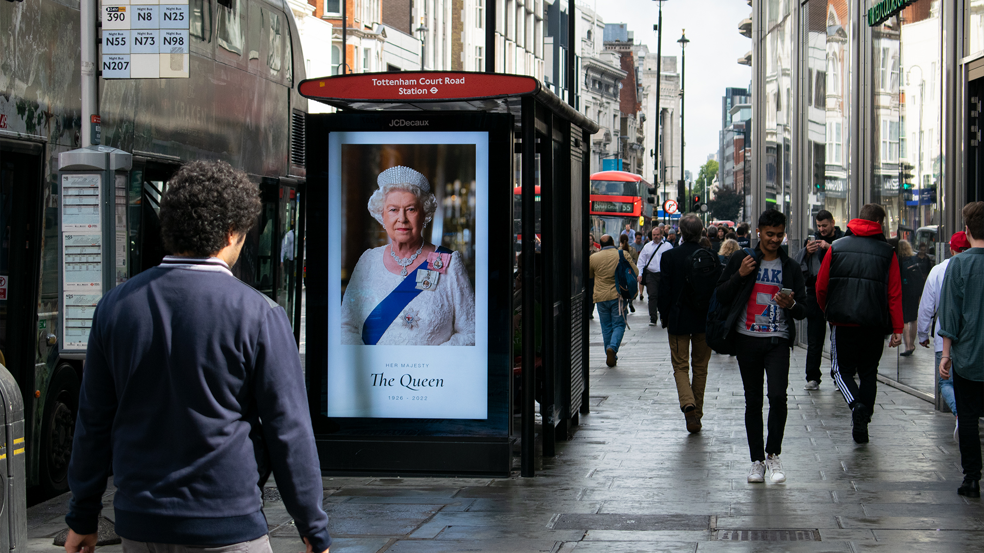 In Pictures: London pays tribute to Queen Elizabeth II - TheIndustry ...