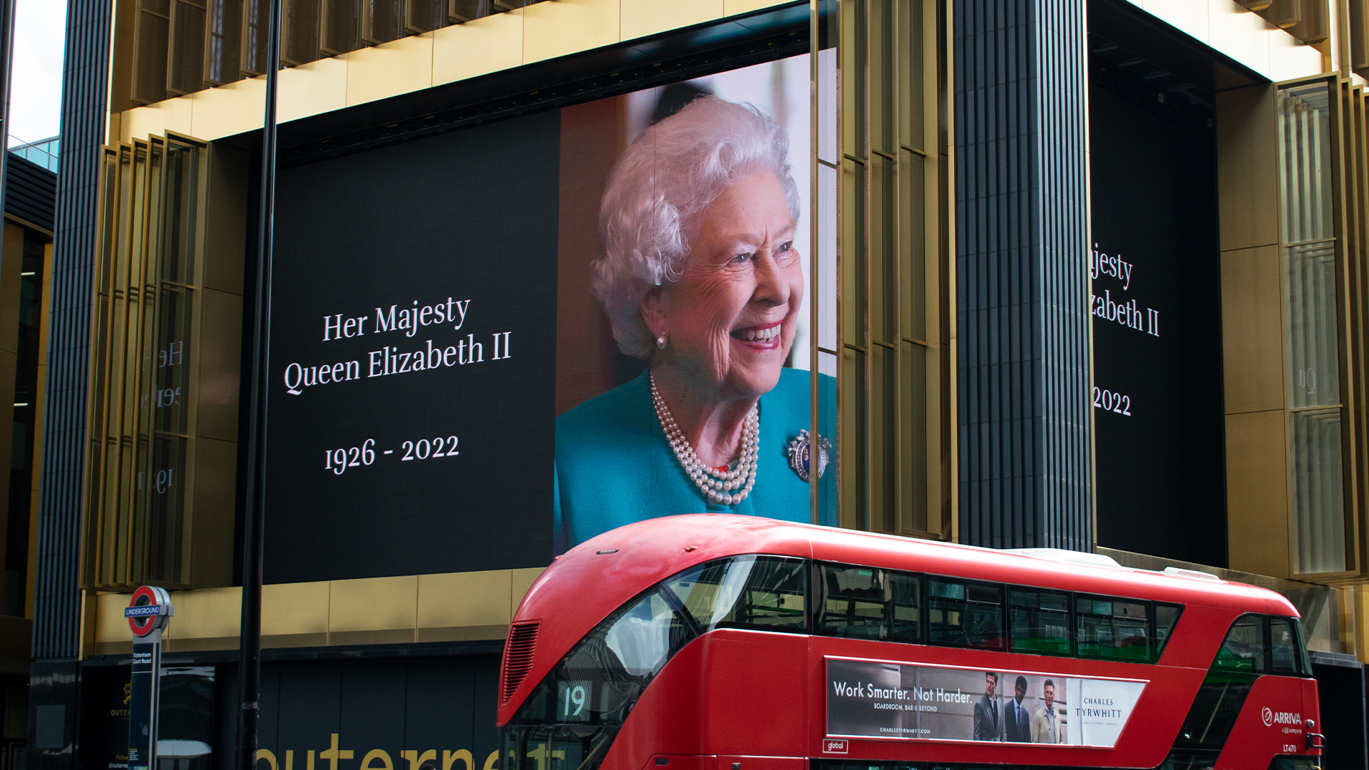 In Pictures: London pays tribute to Queen Elizabeth II - TheIndustry ...