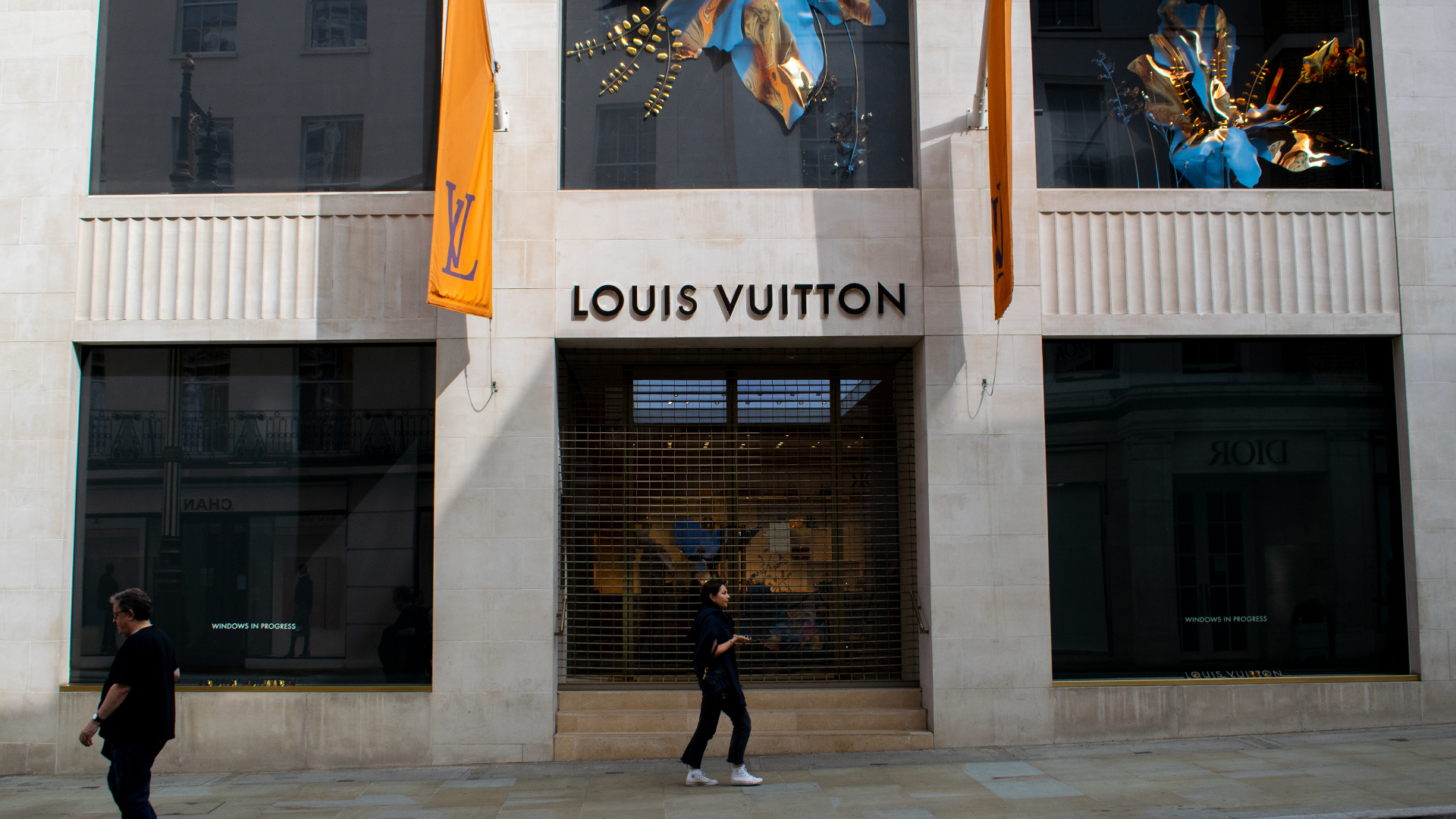 Louis Vuitton closes and lowers window display