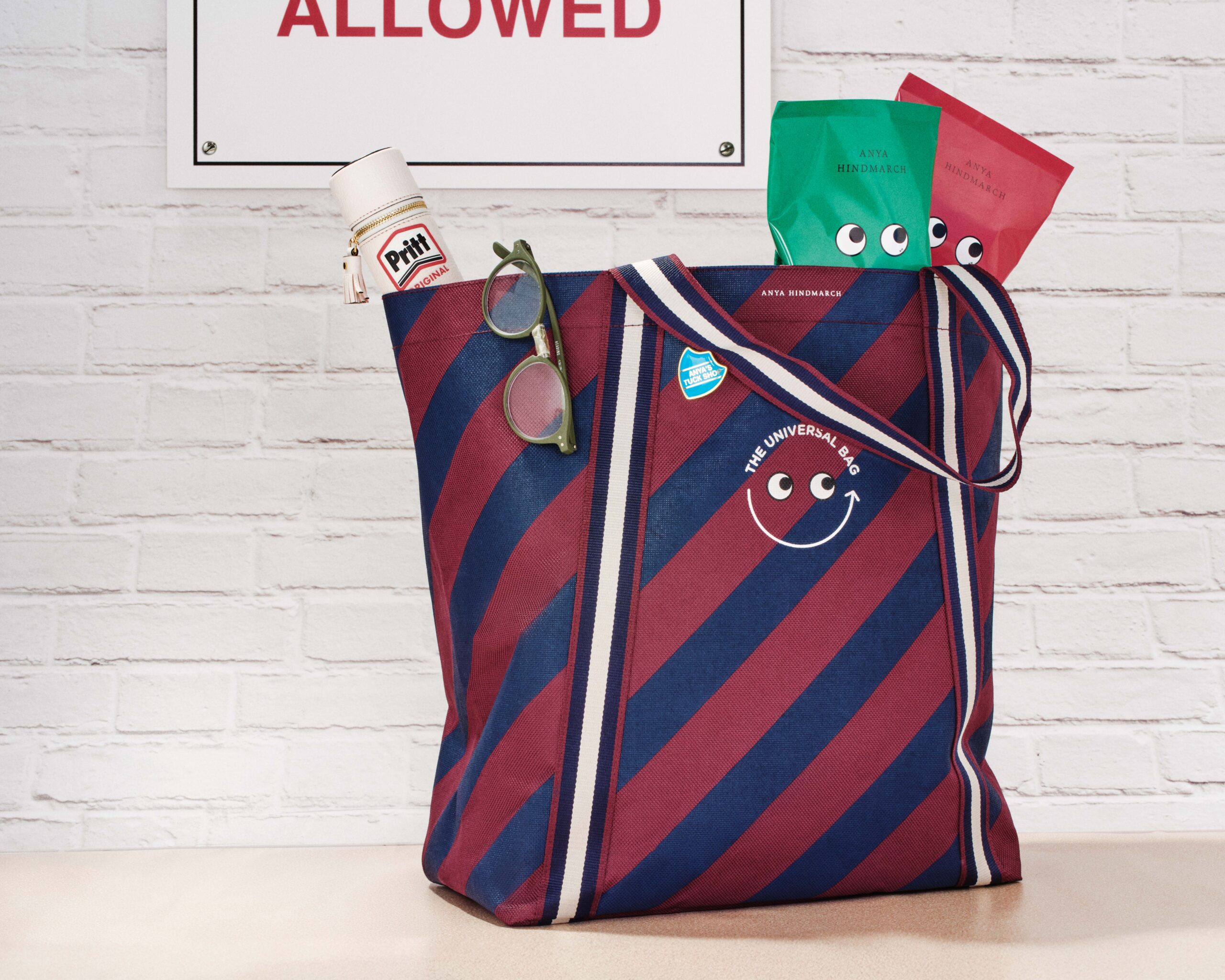 Anya's Tuck Shop限定 ユニバーサルバッグ／Large Tuck Shop | Retro Charms and Stationery | Anya Hindmarch US