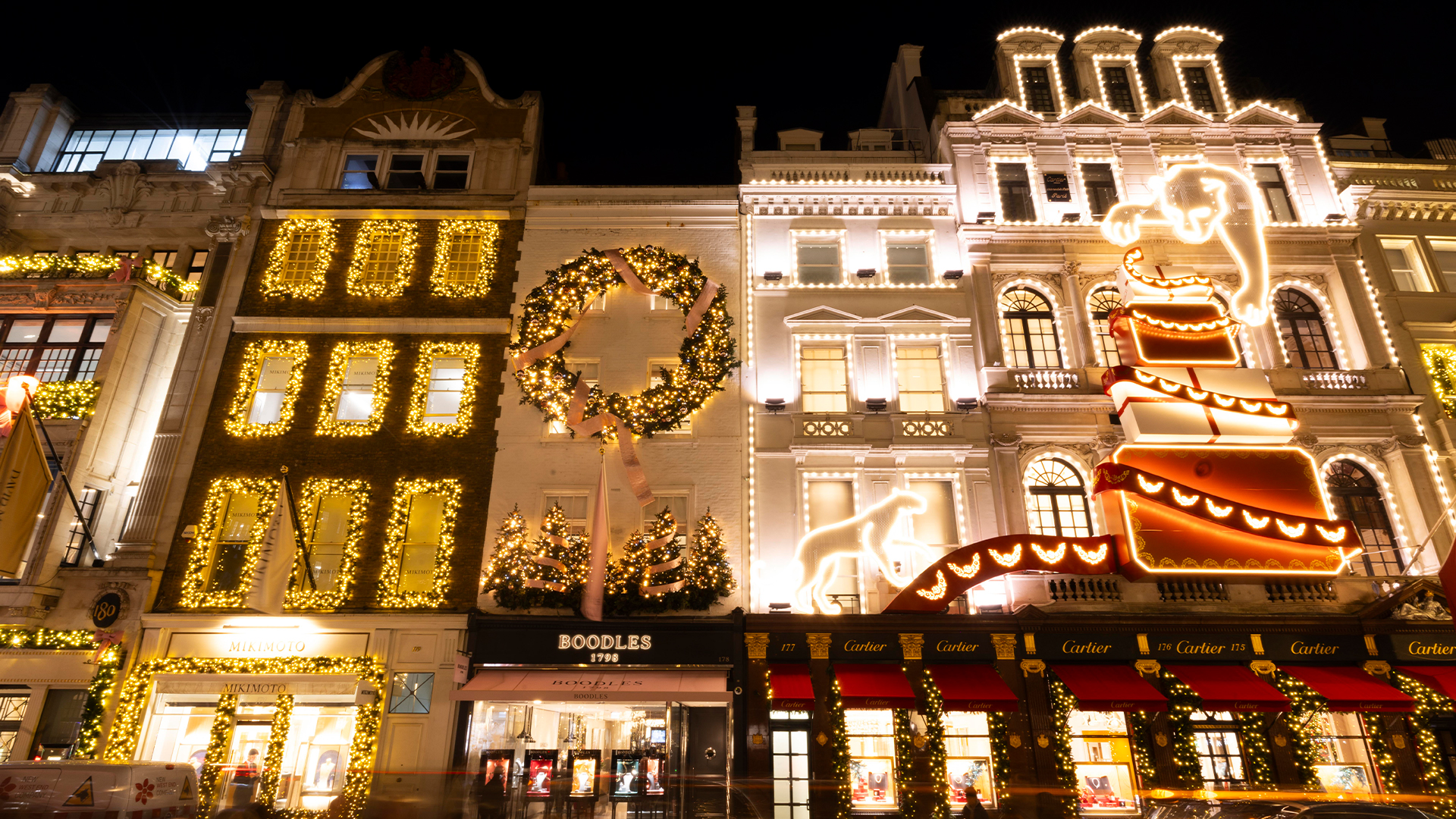 In Pictures: Bond Street unveils crown jewels-inspired Christmas lights -  TheIndustry.fashion