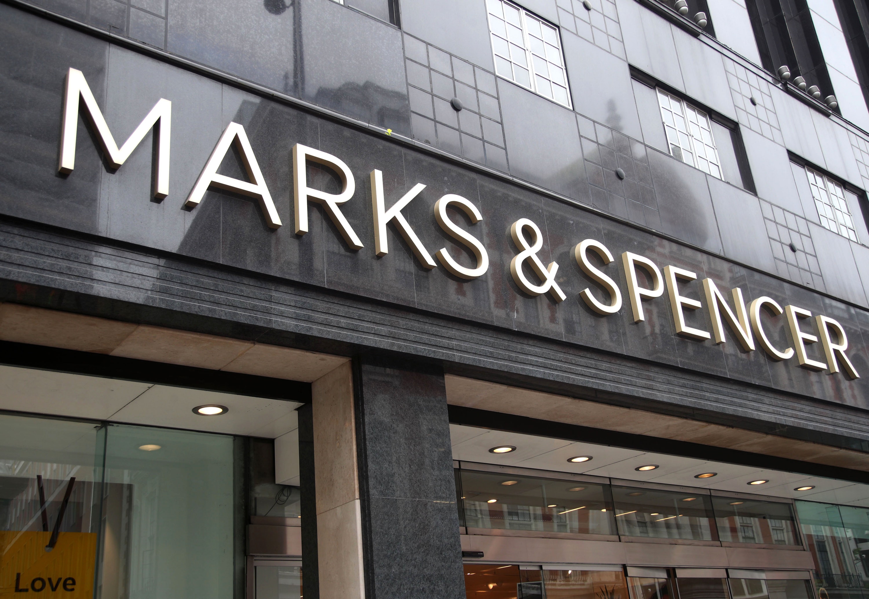 Marks & Spencer sees 85 takeup for £600m investor cash call